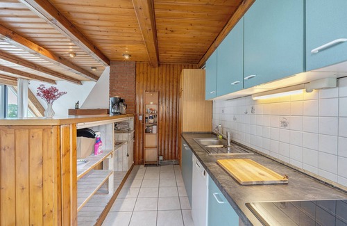 Behrensdorf Apartment | Holiday Apartment 'Fernblick' with Private Terrace and Wi-Fi