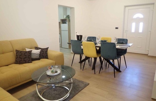 Susica Apartment | Holiday apartment for 9 people with sea views