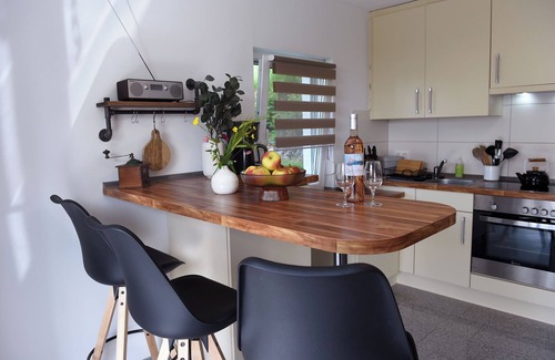 Frickingen Apartment | Holiday Apartment "Familie Strehl" with Private Garden and Wi-Fi