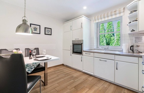 Breklum Apartment | Holiday Apartment 'Ferienhaus Christine' with Private Terrace, Private Garden and Wi-Fi
