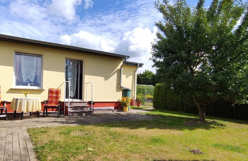 Preetz House | Holiday Apartment 'Ferienhaus Sonnenschein' with Private Terrace, Private Garden and Wi-Fi
