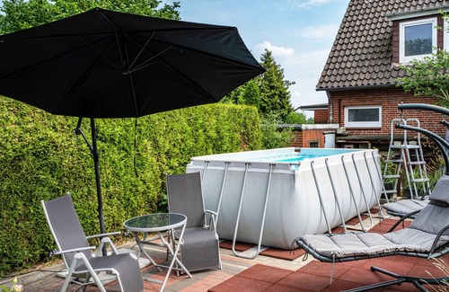 Stade Apartment | Holiday Apartment "Ferienwohnung am Elbstrom" with Shared Terrace & Wi-Fi