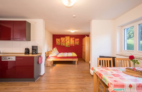 Neukirch Apartment | Holiday Apartment "Fichte" with Wi-Fi & Garden