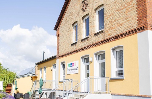 Neukalen Apartment | Holiday Apartment 'For 2 - 4 People' with Shared Terrace and Wi-Fi