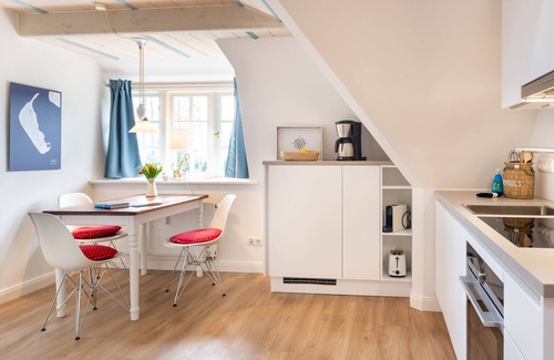 Nebel Apartment | Holiday Apartment Friesenglueck in Nebel on the island Amrum - thatched roof hou