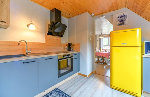 Freland Apartment | Holiday Apartment "Gîte En Montagne Vosges Alsaciennes" with Mountain View, Shared Terrace & Wi-Fi
