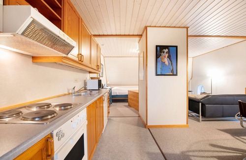 Rodenas Apartment | Holiday Apartment 'Gartenwohnung' with Shared Garden and Wi-Fi