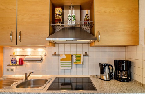 Riepe Apartment | Holiday Apartment "Gerken Amselnest" with Private Terrace, Private Garden and Wi-Fi