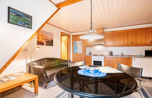 Rodenas Apartment | Holiday Apartment 'Giebelwohnung' with Shared Garden and Wi-Fi