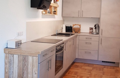 Bernstadt Apartment | Holiday Apartment "Glüxnest" with Private Terrace, Shared Garden, Sauna and Wi-Fi