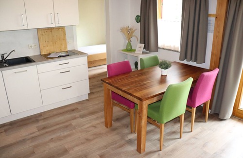 Lindau Apartment | Holiday Apartment “Green” close to Lake Constance with Wi-Fi, Balcony & Garden