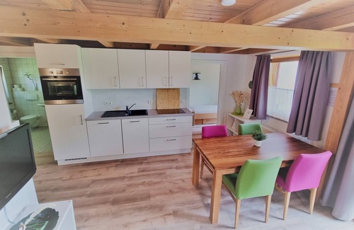 Lindau Apartment | Holiday Apartment “Green” close to Lake Constance with Wi-Fi, Balcony & Garden