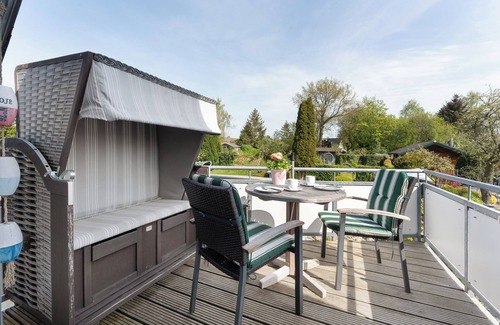 Eckernfoerde Apartment | Holiday Apartment "Hüsing" with Private Garden, Balcony & Wi-Fi