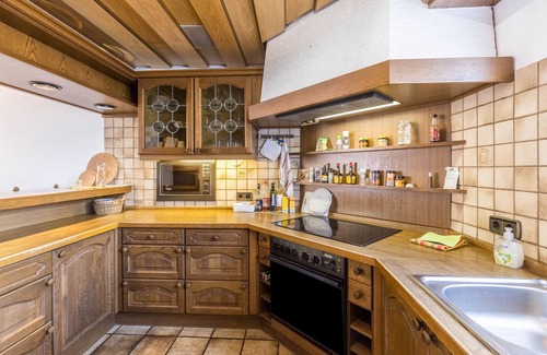 Wehingen Apartment | Holiday Apartment 'Handwerkertreff und Ferienwohnung' with Terrace, Balcony & Wi-Fi