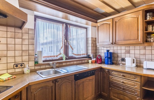 Wehingen Apartment | Holiday Apartment 'Handwerkertreff und Ferienwohnung' with Terrace, Balcony & Wi-Fi