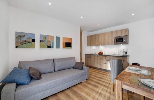 Tirolo Apartment | Holiday Apartment “Haus Vergissmeinnicht” with Mountain View, Garden & Wi-F
