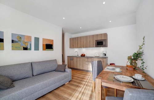 Tirolo Apartment | Holiday Apartment “Haus Vergissmeinnicht” with Mountain View, Garden & Wi-F