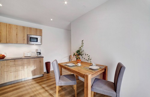 Tirolo Apartment | Holiday Apartment “Haus Vergissmeinnicht” with Mountain View, Garden & Wi-F