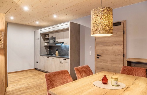 Pflach Apartment | Holiday Apartment "Hotel Zum Schwanen - 4" with Mountain View, Shared Terrace & Wi-Fi