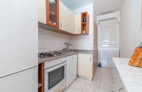 Okrug Gornji Apartment | Holiday apartment with sea view
