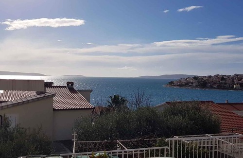 Okrug Gornji Apartment | Holiday apartment with sea view