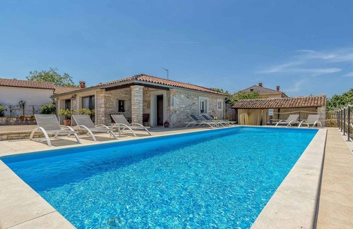 Selina Apartment | Holiday apartment with pool