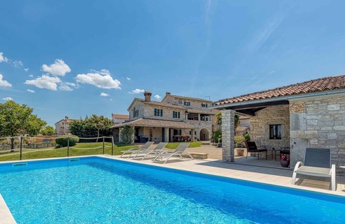 Selina Apartment | Holiday apartment with pool