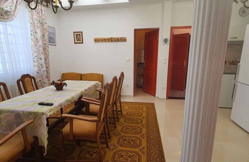 Balatonbereny Apartment | Holiday apartment in the town centre with WLAN and air conditioning