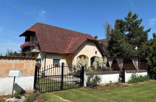 Balatonbereny Apartment | Holiday apartment with garden and terrace