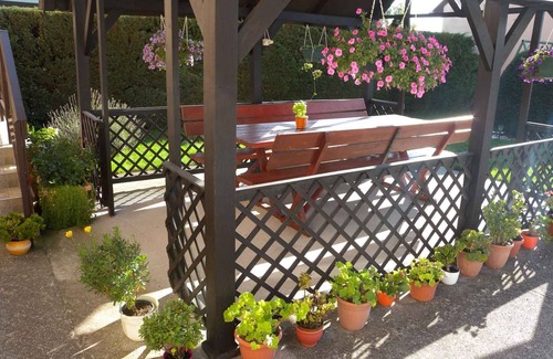 Balatonbereny Apartment | Holiday apartment with beautiful garden and gazebo