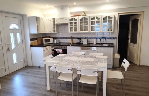 Balatonboglar Apartment | Holiday apartment directly on the beach with lake view, Wi-Fi and air conditioning