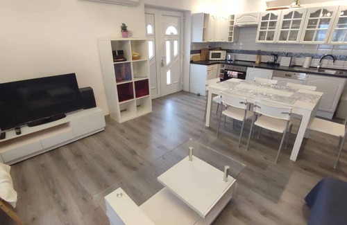 Balatonboglar Apartment | Holiday apartment directly on the beach with lake view, Wi-Fi and air conditioning