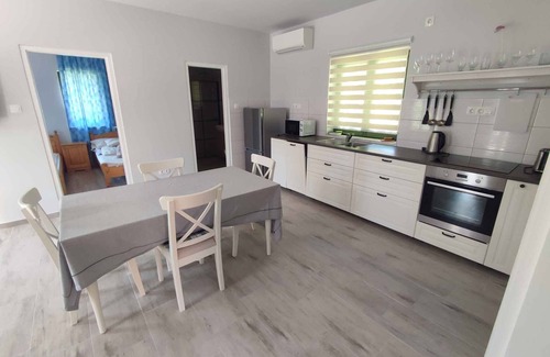 Balatonudvari Apartment | Holiday apartment with pool and air conditioning on the water