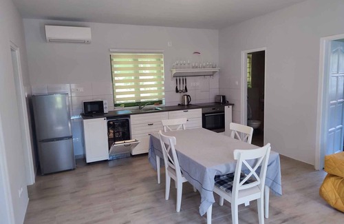 Balatonudvari Apartment | Holiday apartment with pool and air conditioning on the water