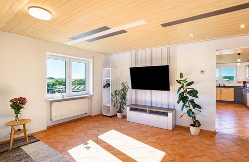 Menzingen Apartment | Holiday Apartment "Hügelblick Oase" with Shared Garden, Balcony & Wi-Fi