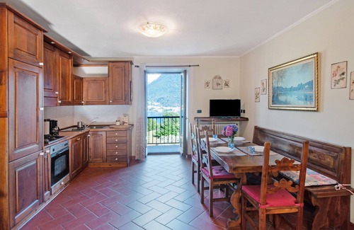 Cremia Apartment | Holiday Apartment 'Il Casale di Marnino' with Lake View,2 Terraces & Wi-Fi
