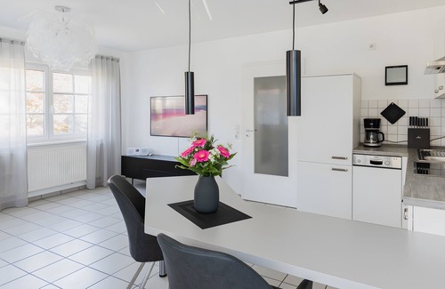 Nonnenhorn Apartment | Holiday Apartment 'Im Fischerhaus' with Private Terrace and Wi-Fi