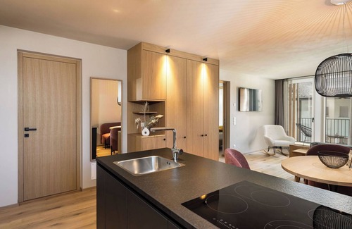 Sesto Apartment | Holiday Apartment in a Hotel 'Apartment Harmony' with Mountain View, Shared Garden and Wi-Fi