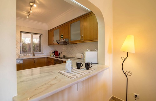 Alpouvar Apartment | Holiday Apartment in Albufeira resort with Self Check-in, Wi-Fi, Terrace & Shared Pools