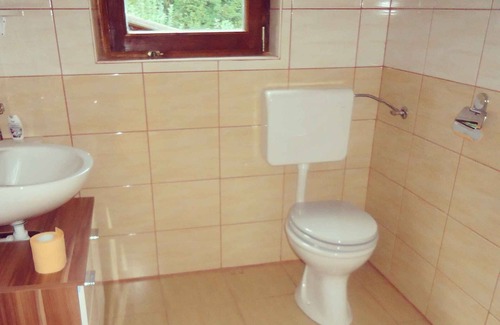 Rozic Vrh Apartment | Holiday apartment in the vineyards and forests, renovated in December 2023