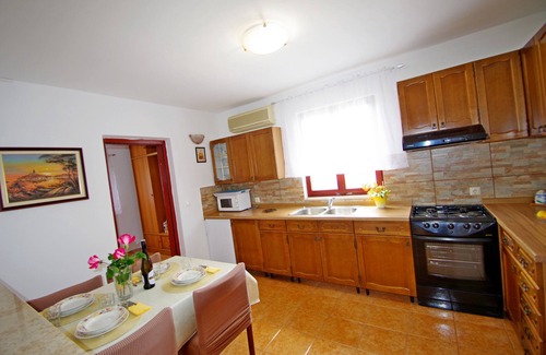 Rebici Apartment | Holiday apartment in village Dobrani