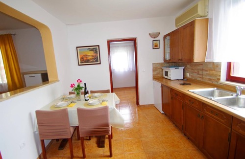 Rebici Apartment | Holiday apartment in village Dobrani