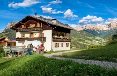 Cornedo All'isarco Apartment | Holiday Apartment "Grödnerhof - Almöhi" Mountain View, Wi-Fi, Garden & Balcony