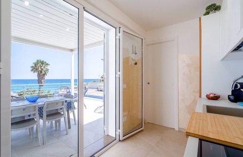 Noto Marina Apartment | Holiday Apartment "Greta Vista Mare" with Sea View, Private Terrace & Wi-Fi