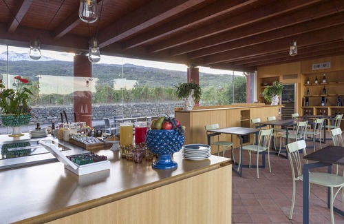 Linguaglossa Apartment | Holiday apartment with garden and outdoor swimming pool