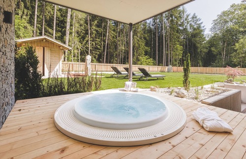 San Giovanni Apartment | Holiday Apartment 'Silva Romantic' with Mountain View, Private Terrace and Wi-Fi