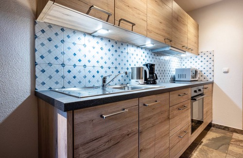 Valle Aurina Apartment | Holiday Apartment 'Schwarzenstein' with Shared Whirlpool & Garden