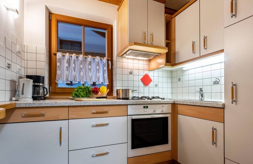 Cadipietra Apartment | Holiday Apartment "Niederkoflhof Wollbach" with Mountain View, Balcony & Wi-Fi