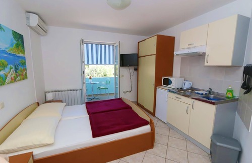 Jakisnica Apartment | Holiday apartment Jaksinica for 1 - 2 persons - Holiday apartment in one or multi-family house