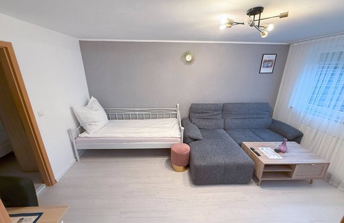 Knittlingen Apartment | Holiday Apartment 'Knittlingen' Dishwasher, Washing Machine, FREE Wifi, Private Parking